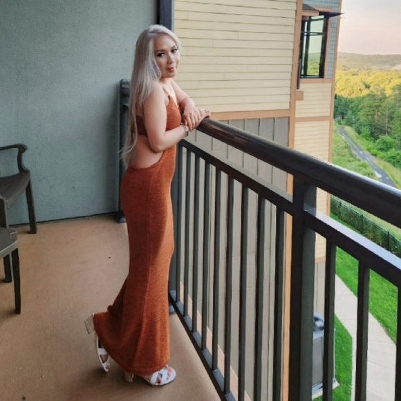 Meet your Posher, Ana - Picture 1 of 2